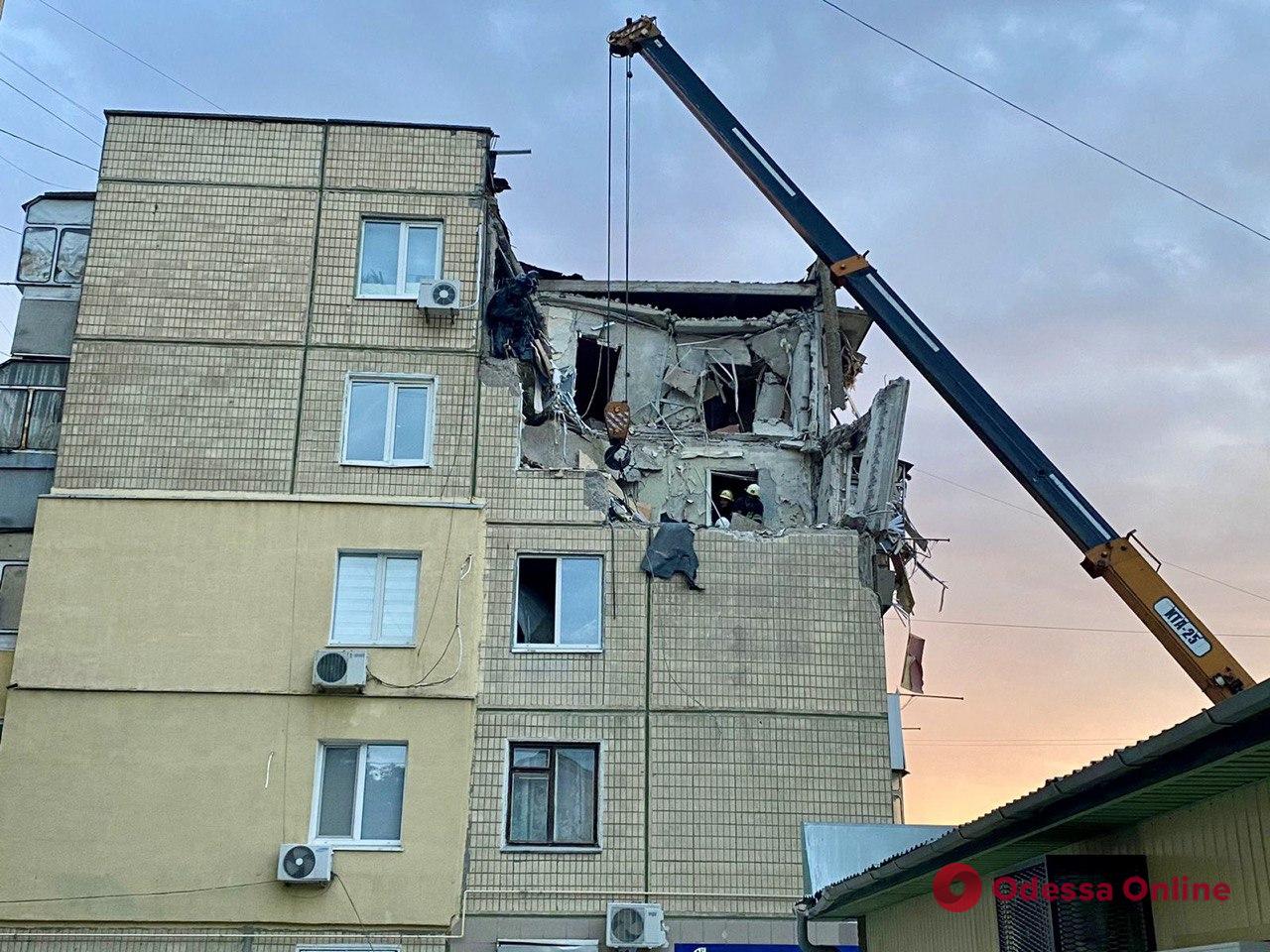 Нічний обстріл Дніпропетровщини: у Нікополі з-під завалів дістали тіло ще одного загиблого