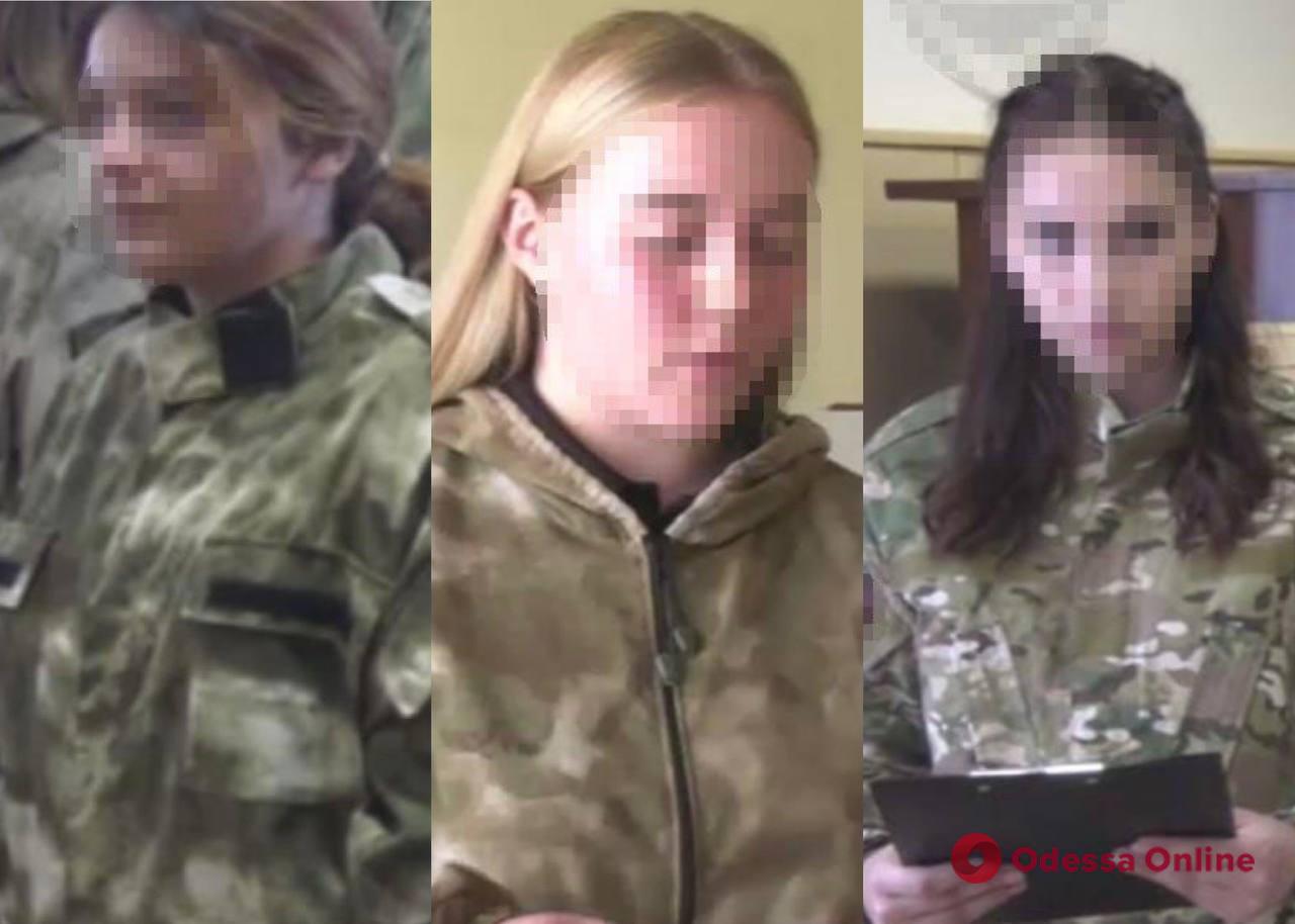 Трем луганчанкам, устроившимся в «полицию лнр», сообщили о подозрении