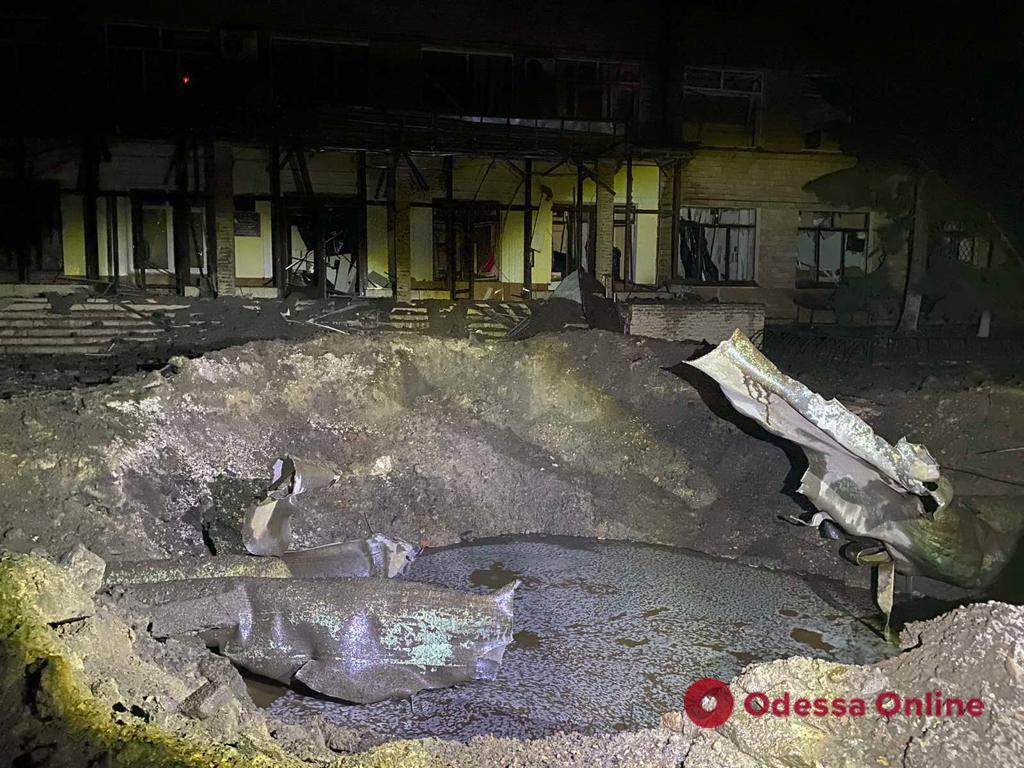 Ночью российские оккупанты обстреляли Харьков: повреждены троллейбусы и здание колледжа