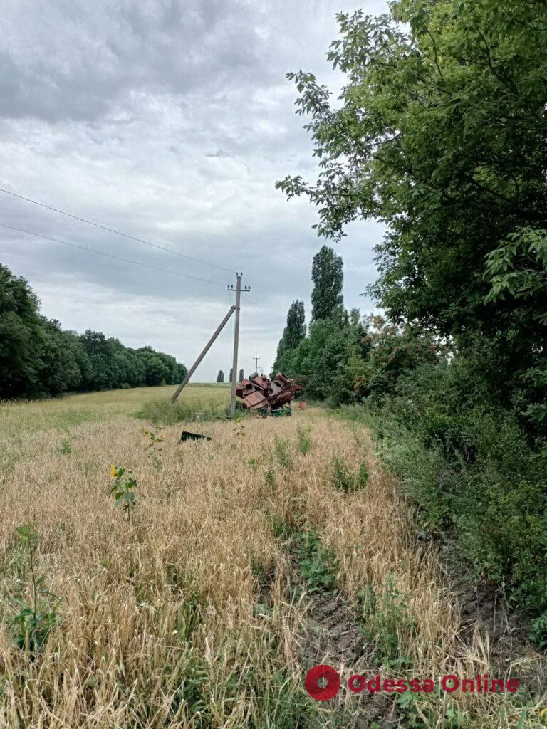 У Сумській області на полі підірвався комбайн (фото)