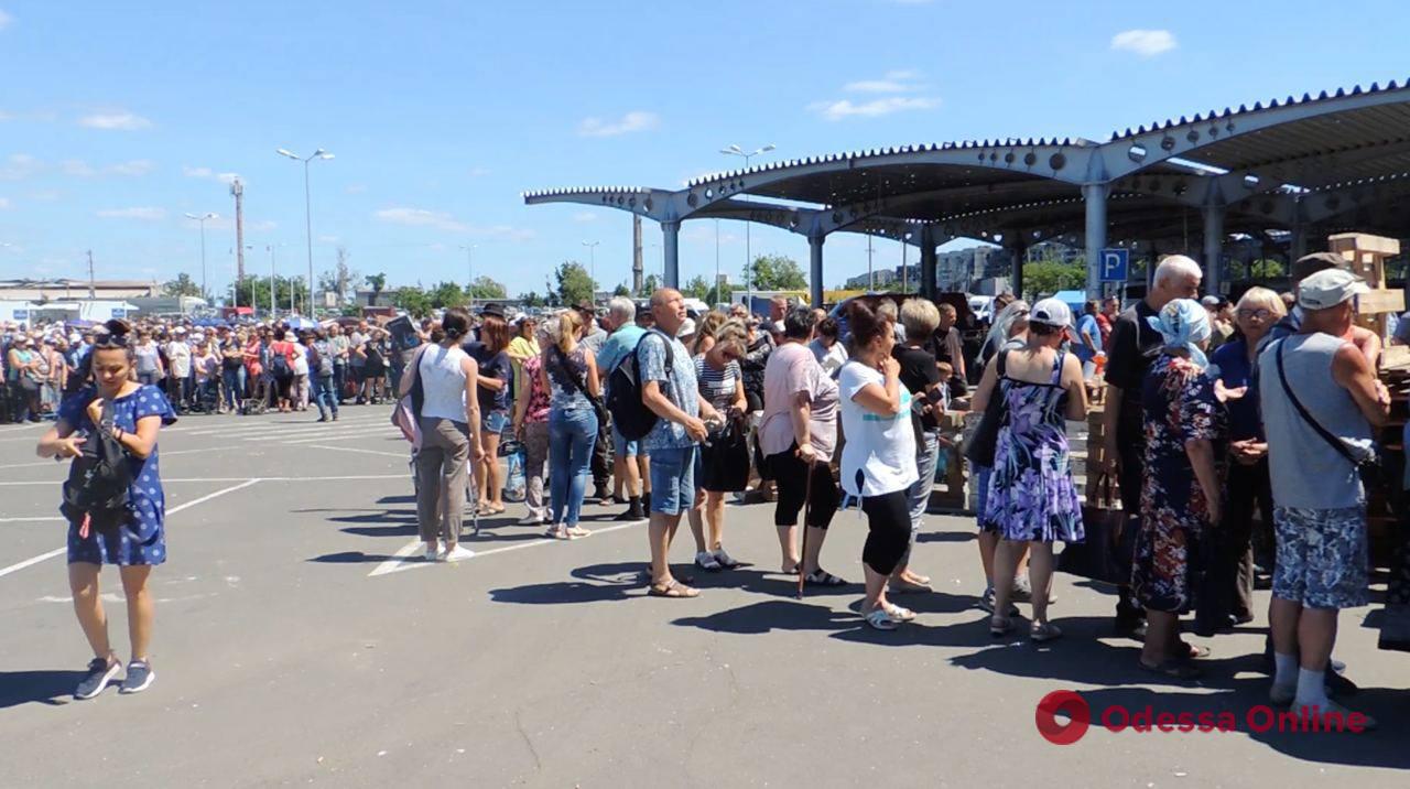 Російські окупанти обмежили видачу гумдопомоги в Маріуполі