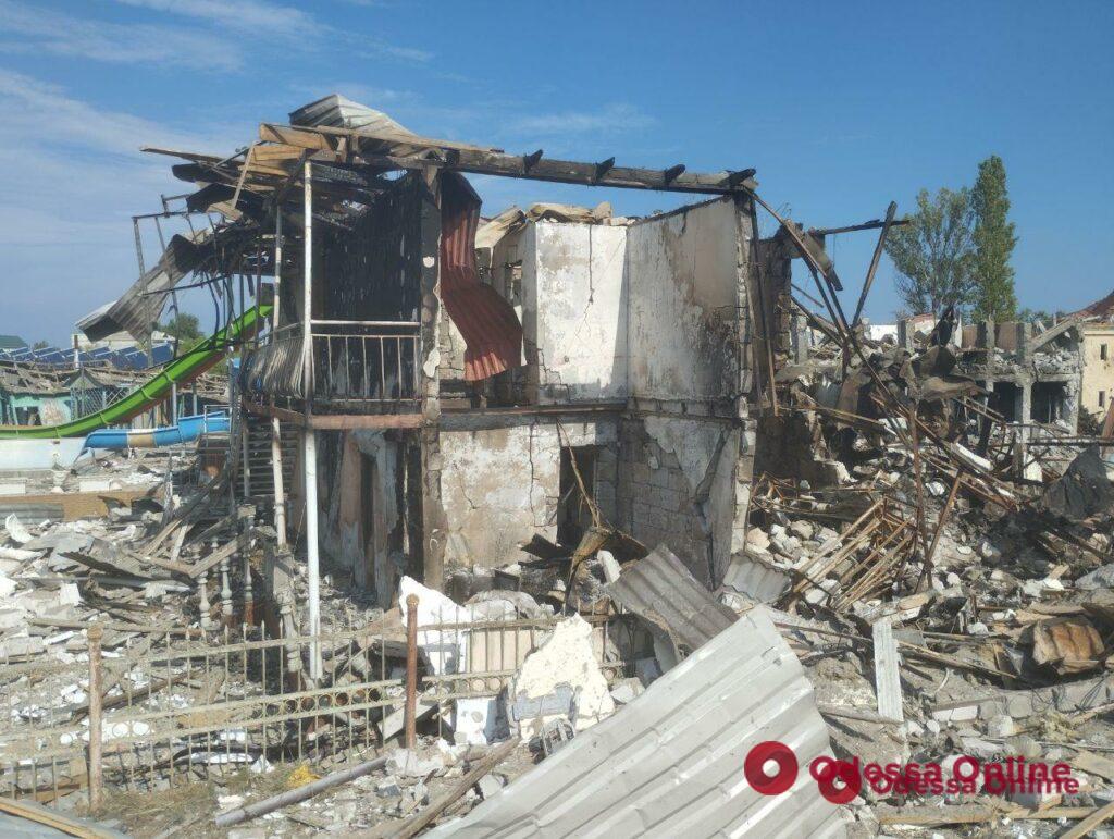 Ракетний удар по Затоці: поранені люди, зруйновані будинки та база відпочинку (фото)