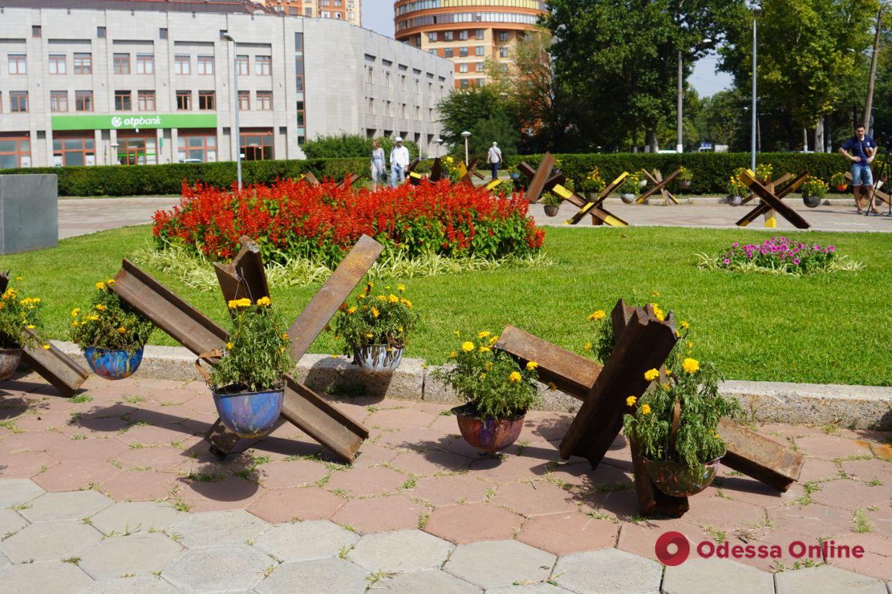 В Одессе открыли инсталляцию в память о детях, которых убили оккупанты