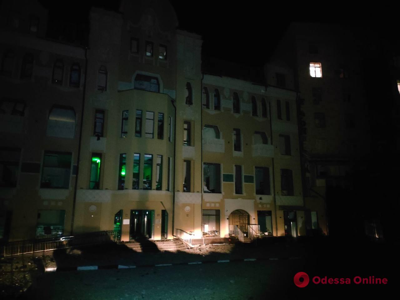 У Харкові через обстріли пошкоджено історичну будівлю та школу