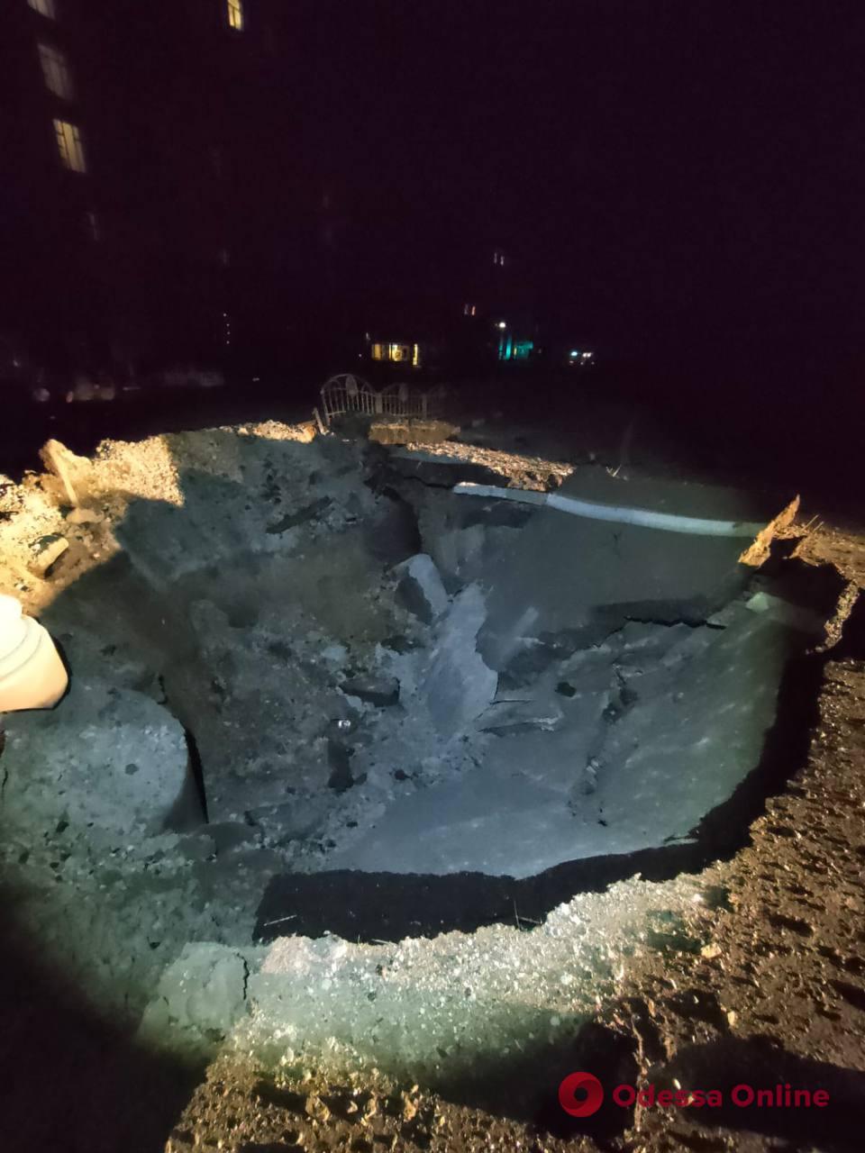 У Харкові через обстріли пошкоджено історичну будівлю та школу У Харкові через обстріли пошкоджено історичну будівлю та школу