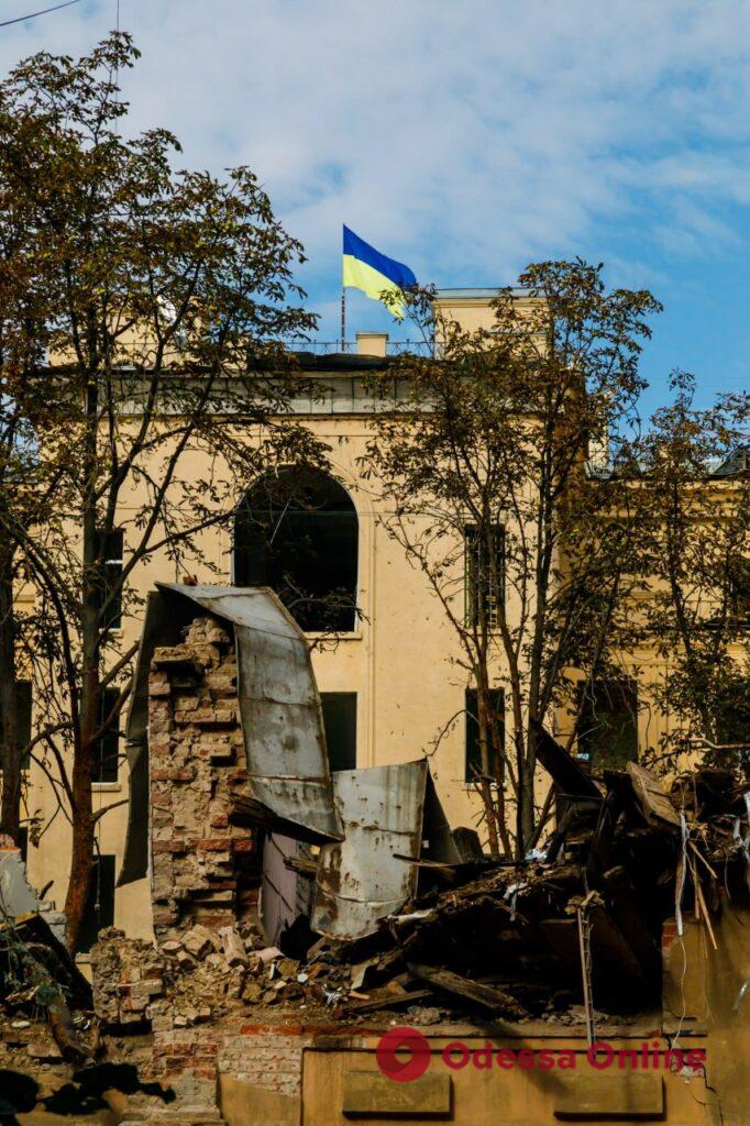 Воскресный обстрел Харькова: ракеты взорвались возле ОВА