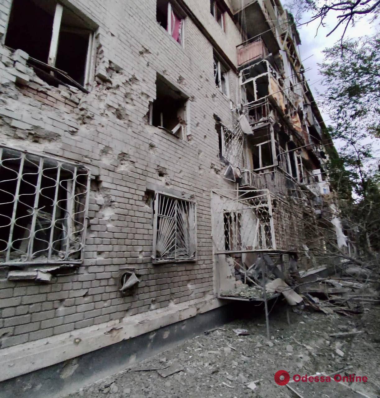 Ночью россияне обстреляли из «Градов» и тяжелой артиллерии Никопольский район Днепропетровской области – ранена женщина
