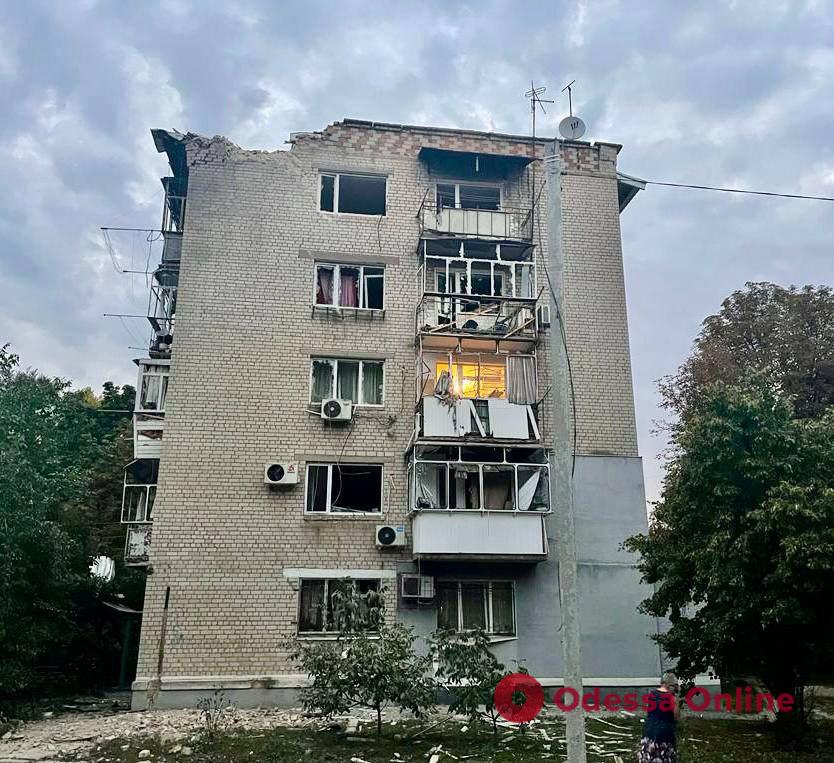 Ночью россияне обстреляли из «Градов» и тяжелой артиллерии Никопольский район Днепропетровской области – ранена женщина