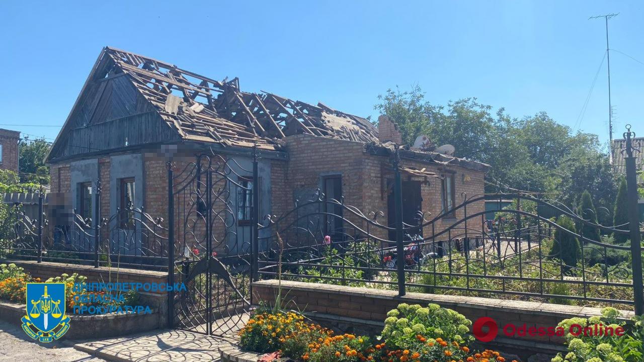 Оккупанты обстреляли Марганец: повреждены полсотни домов и церковь, один человек пострадал
