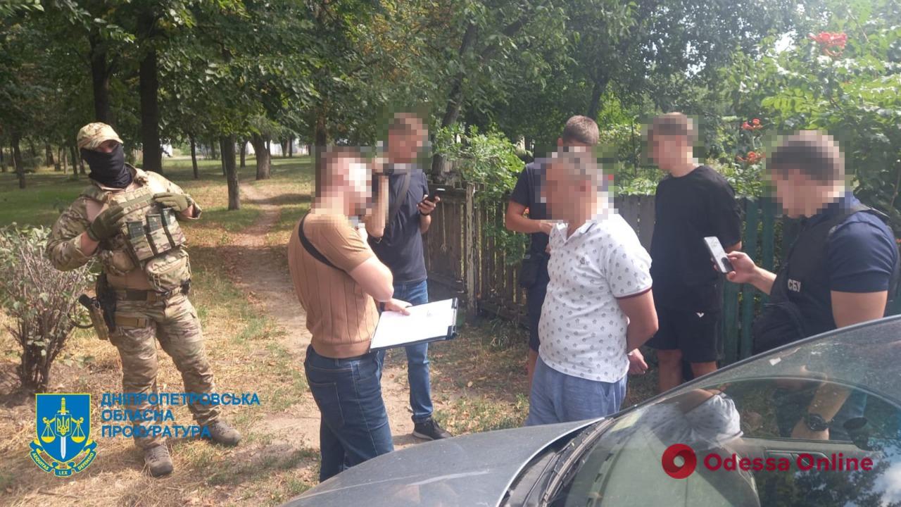 Два жителя Днепра наживались на продаже гумпомощи для ВСУ
