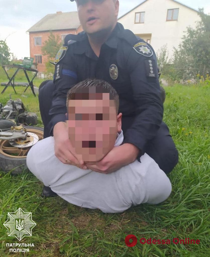 У Львові чоловік кинув у поліцейських дві гранати