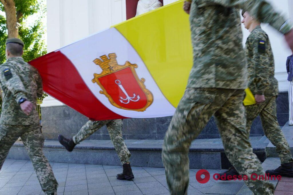 День міста: на Думській площі урочисто підняли прапор Одеси