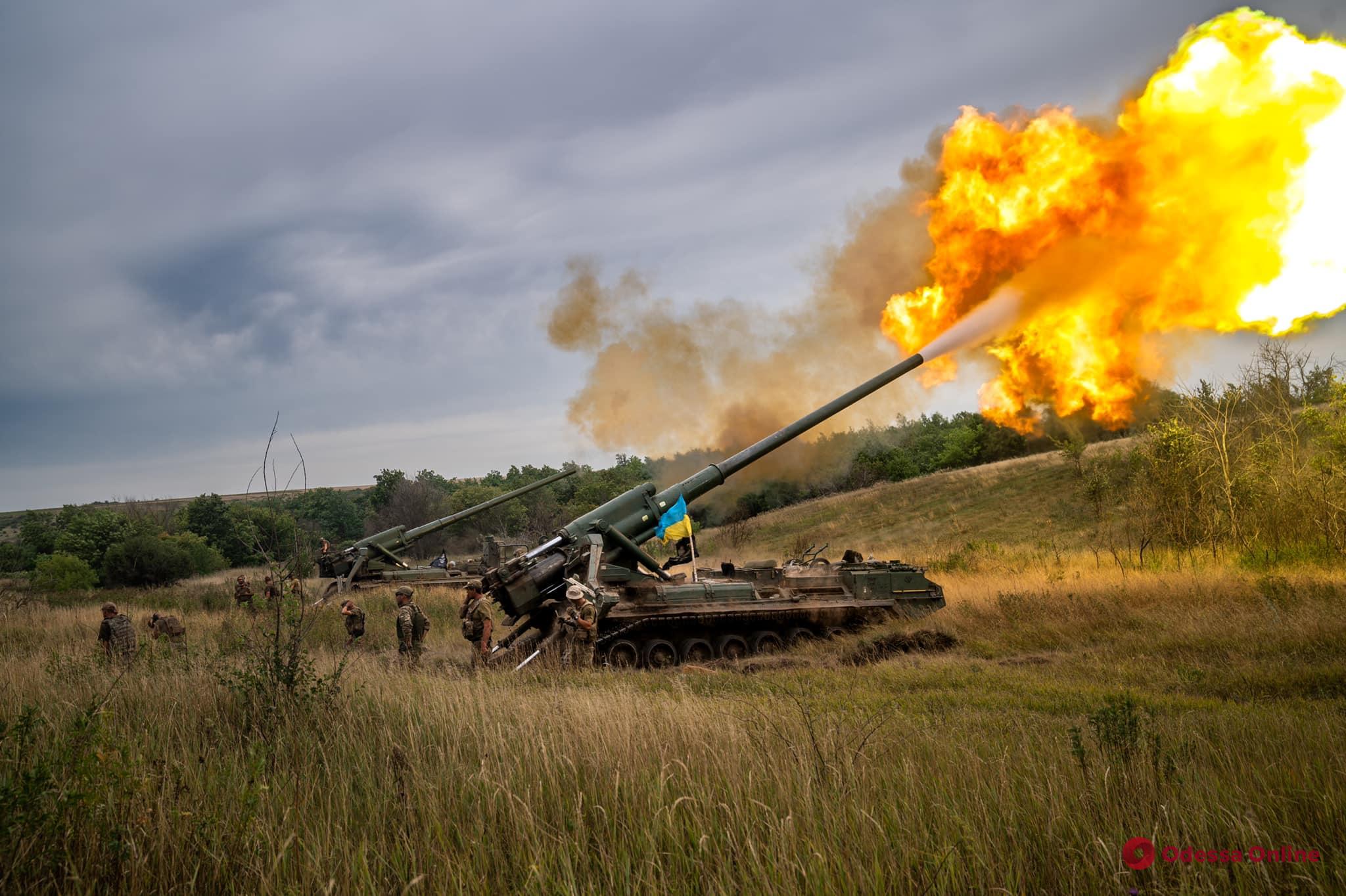 Украинские защитники за сутки уничтожили 350 рашистов, 7 танков, 22 бронированные машины, 17 крылатых ракет и самолет