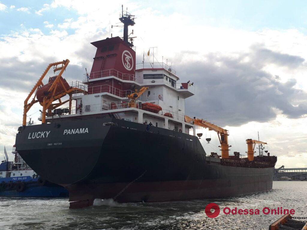 Из портов Одесской области вышли еще пять судов с продовольствием