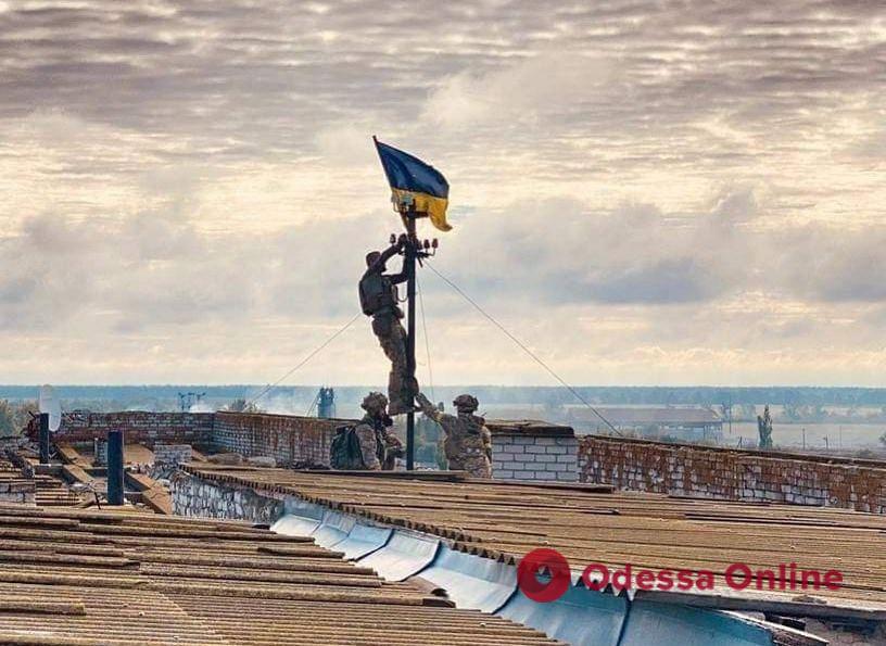 «Крок за кроком»: в Офісі Президента показали український прапор над Високопіллям