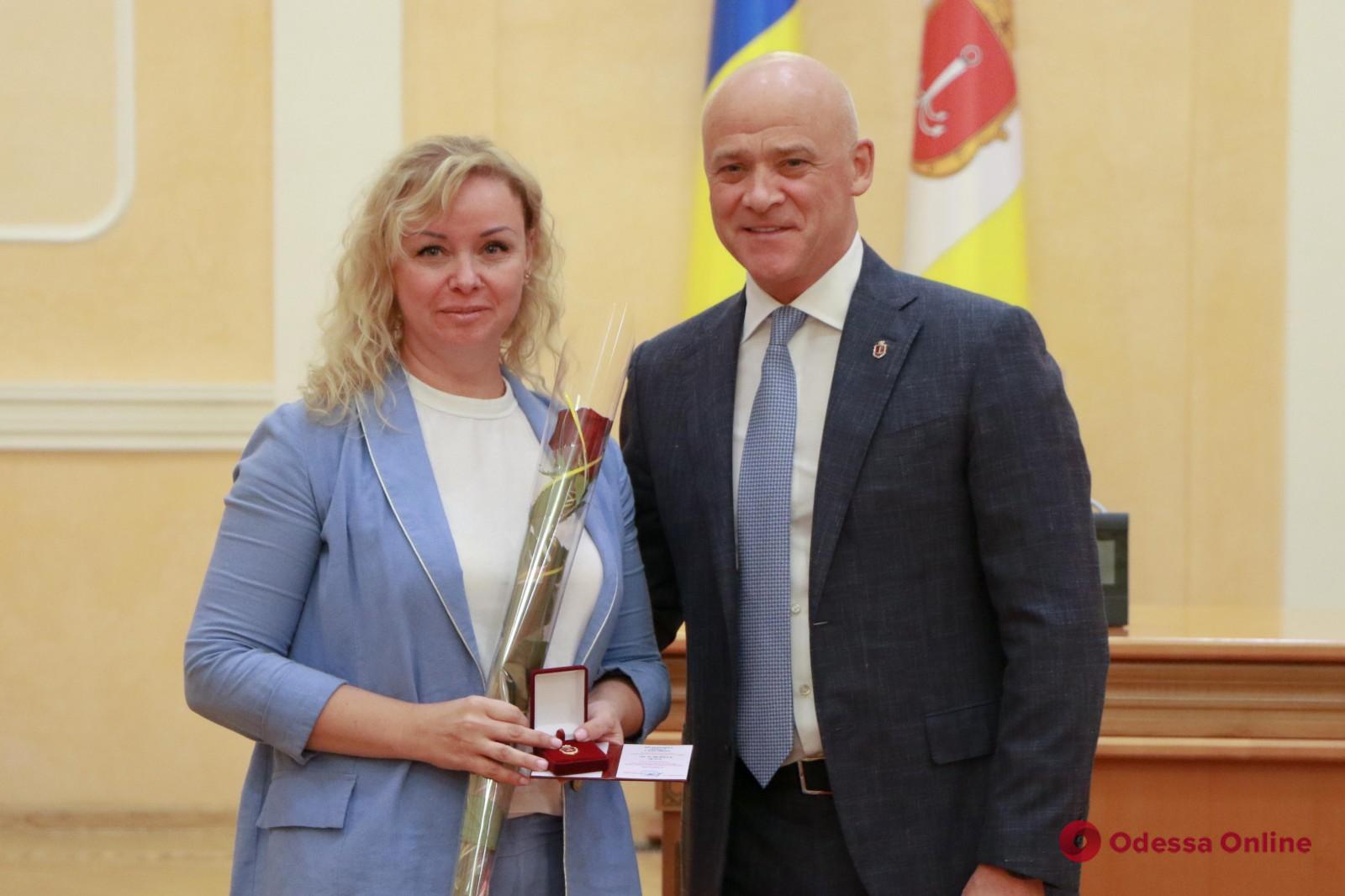 По случаю Дня города мэр Одессы вручил почетные награды