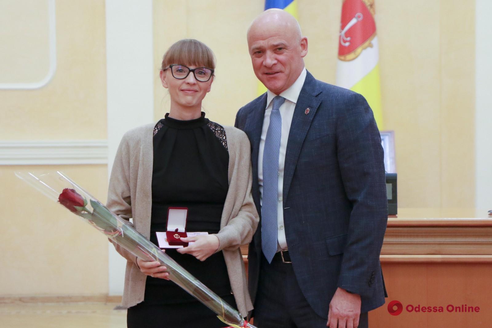 По случаю Дня города мэр Одессы вручил почетные награды