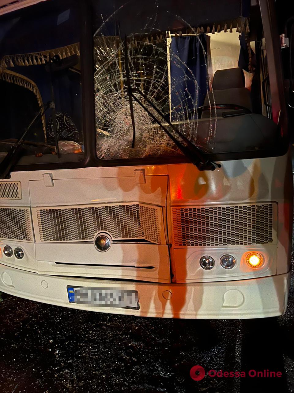 В пригороде Одессы автобус насмерть сбил мужчину