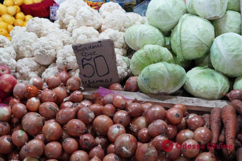 Виноград, яблука та сир: суботні ціни на одеському “Привозі”