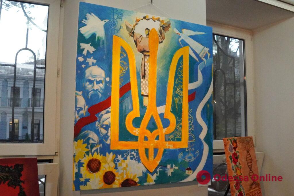 «Херсонщина — это Украина»: в Одессе проходит благотворительная выставка картин