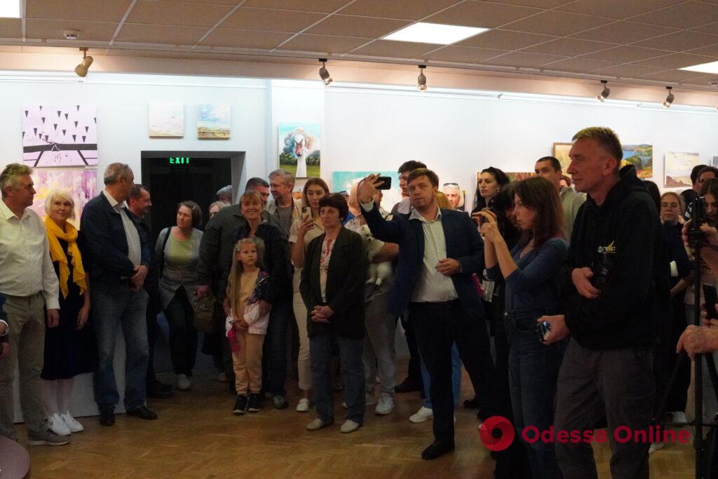 “Херсонщина — це Україна”: в Одесі проходить благодійна виставка картин