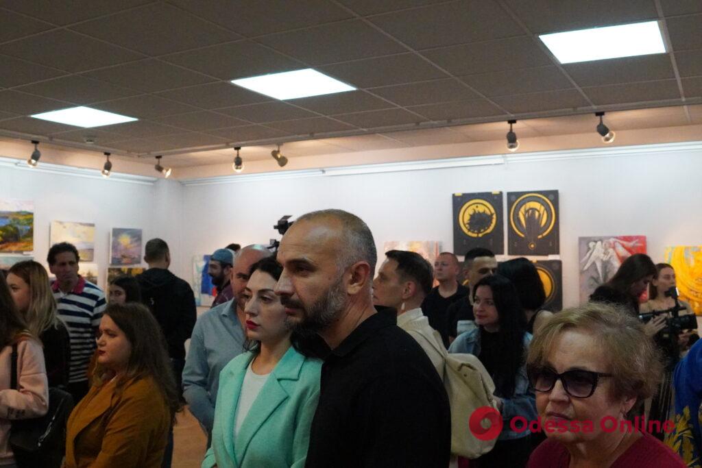 “Херсонщина — це Україна”: в Одесі проходить благодійна виставка картин