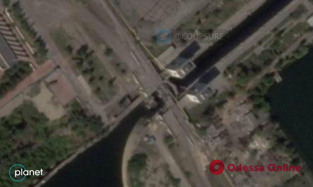 Мост возле Каховской ГЭС практически разрушен (спутниковые снимки)