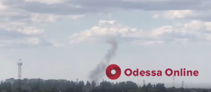 На захопленому окупантами аеродромі Мелітополя знову вибухи (відео)