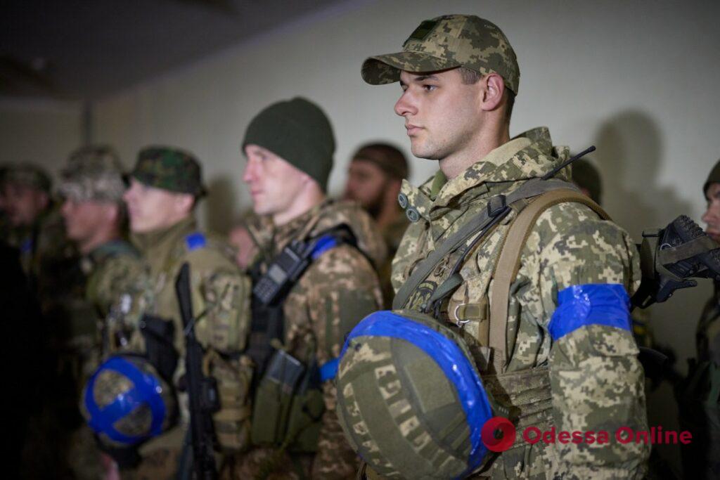Зеленский наградил украинских защитников в Харьковской области
