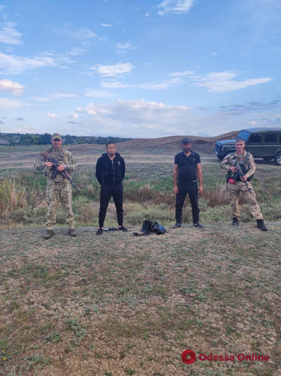 Прикордонники Ізмаїльського загону затримали двох утікачів в Молдову – порушників видав запах парфумів
