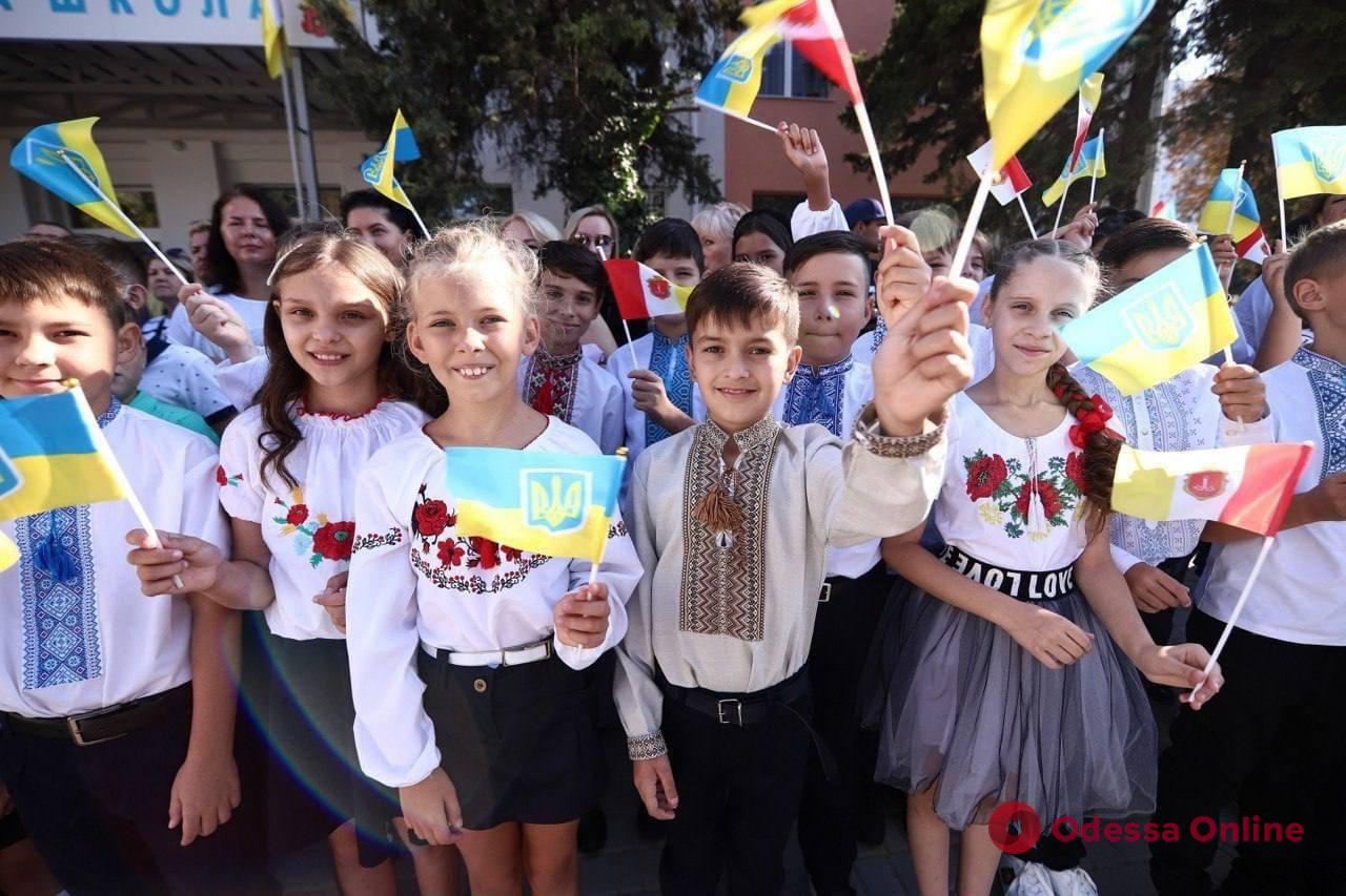 Геннадий Труханов поздравил одесских школьников с Днем знаний