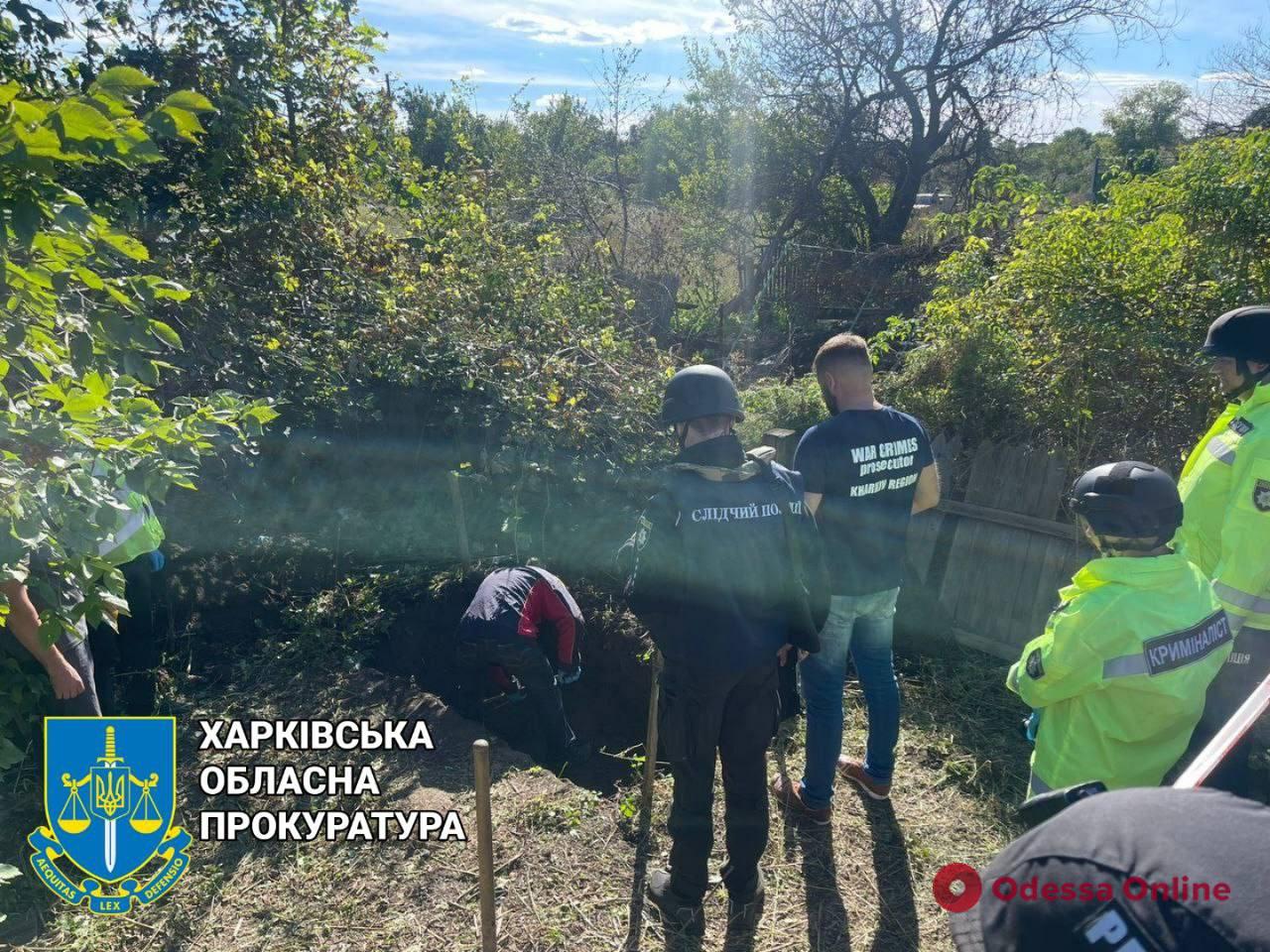 У звільненому від окупантів селищі на Харківщині виявлено два трупи цивільних зі слідами катувань