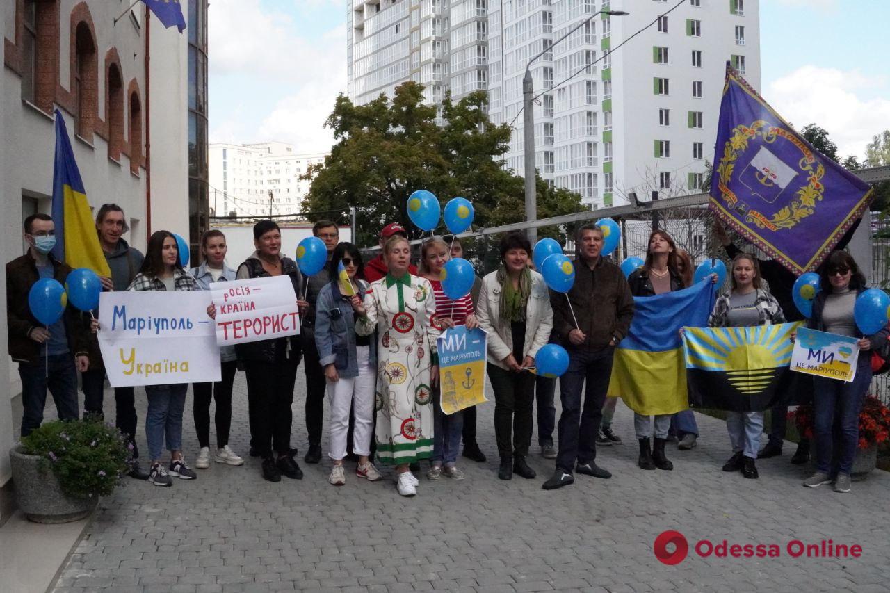 В Одесі маріупольці провели акцію проти псевдореферендуму, організованого російськими окупантами