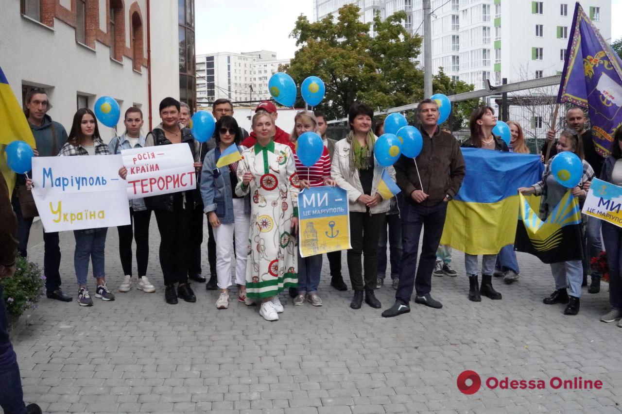 В Одессе мариупольцы провели акцию против псевдореферендума, организованного российскими оккупантами