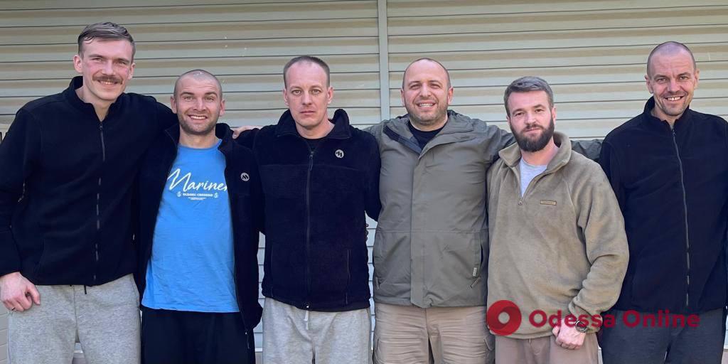 Освобожденные из плена командиры из «Азовстали» проходят медосмотры в Турции