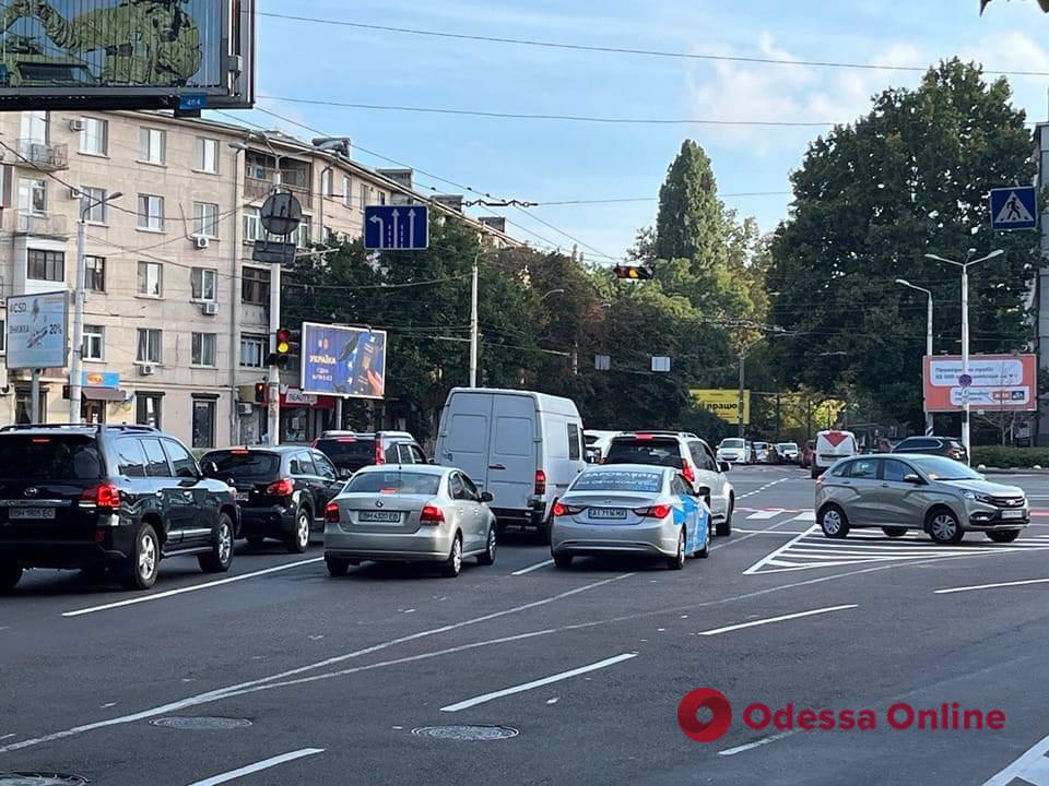 На перекрестке улицы Канатной и проспекта Гагарина изменили схему дорожного движения