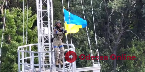 Над Чкаловским подняли украинский флаг, — Зеленский (видео)
