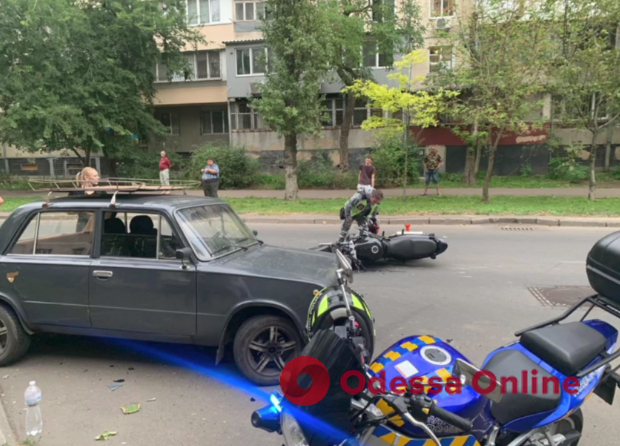 На Таирова столкнулись легковушка и мотоцикл