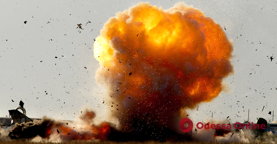 На Луганщині українська артилерія знищила склад боєприпасів та понад десяти “кадирівців”