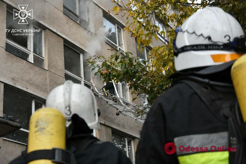 В одном из университетов Одессы произошел пожар (фото, видео)