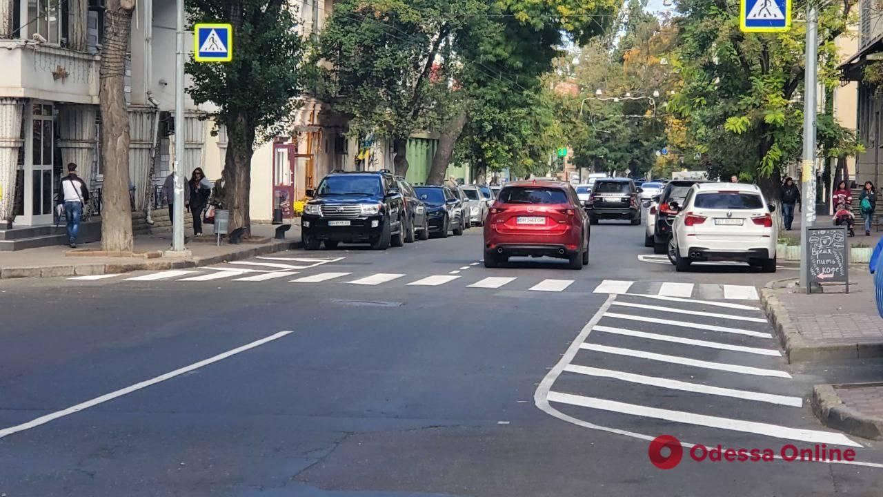В Одесі на вулиці Канатній оновили дорожню розмітку (фото)