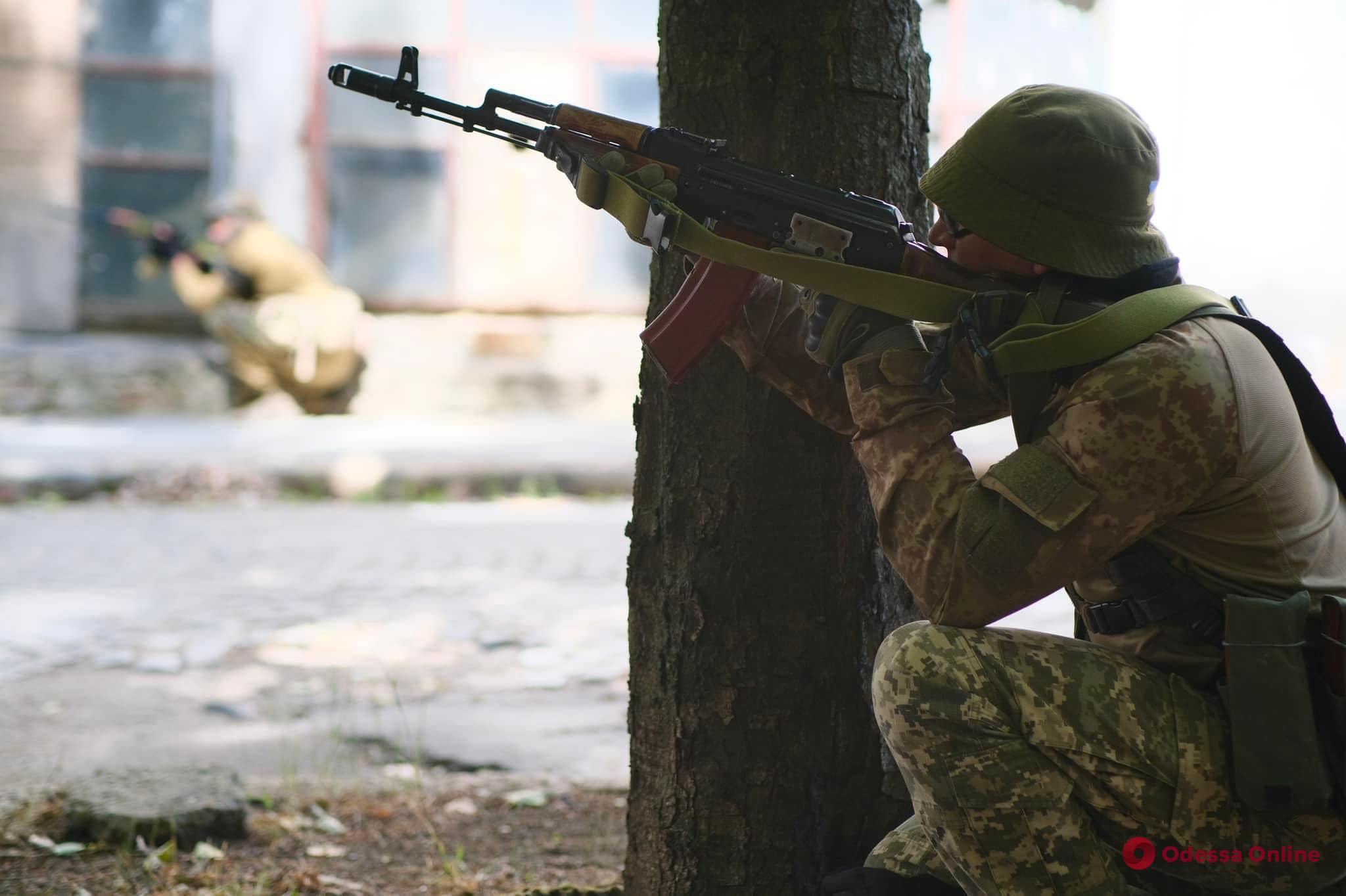 За сутки украинские защитники уничтожили 240 рашистов, 9 танков, 46 крылатых ракет, 17 БПЛА и самолет