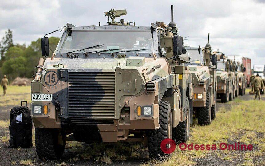 Австралія надасть Україні 30 бронемашин Bushmaster