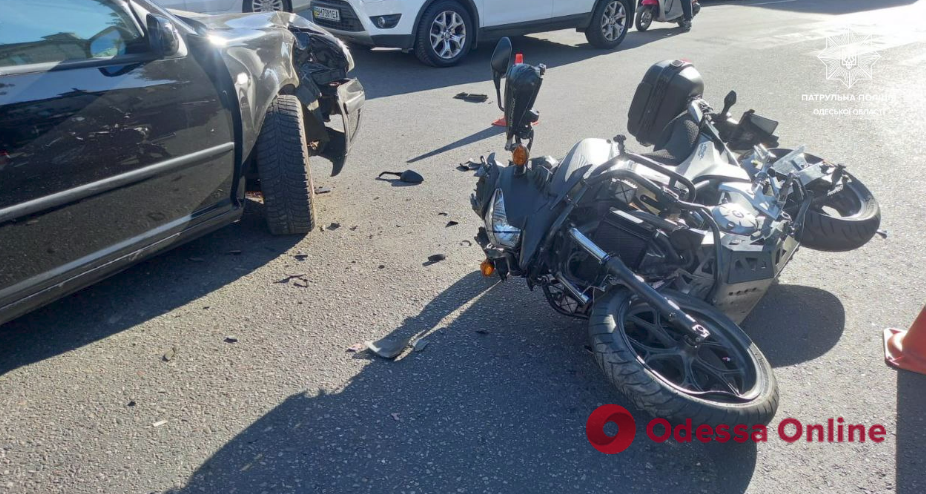 Одесса: в ДТП на Фонтанской дороге пострадал мотоциклист