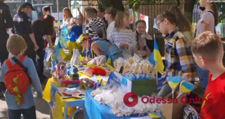 Одеські школярі влаштували вуличний ярмарок, аби зібрати кошти для ЗСУ