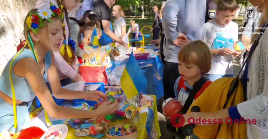 Одесские школьники устроили уличную ярмарку, чтобы собрать деньги для ВСУ