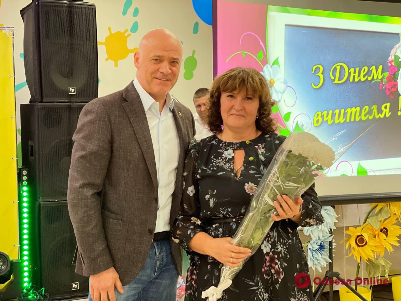 Мэр Одессы Геннадий Труханов наградил одесских педагогов