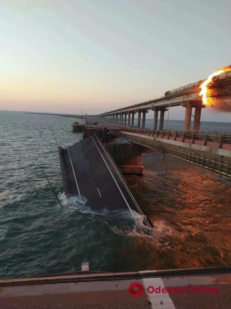 Горит крымский мост