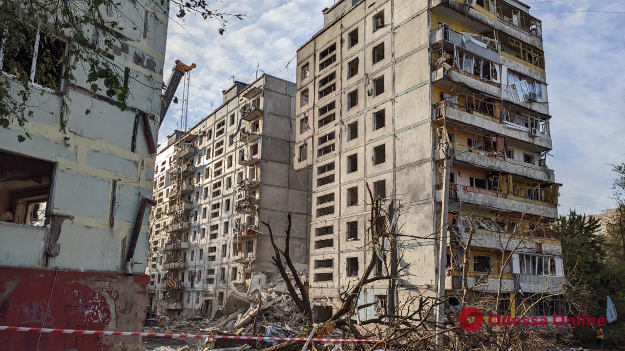 Зеленський: кількість жертв ударів по житлових будинках Запоріжжя зросла до 14