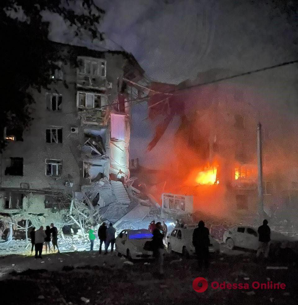 Ночью рашисты в очередной раз нанесли ракетный удар по Запорожью — есть пострадавшие